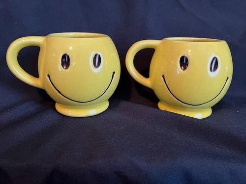 McCoy Pottery Smiley Happy Face 12 oz Coffee Cup Mug Yellow 1970s USA VTG SET OF