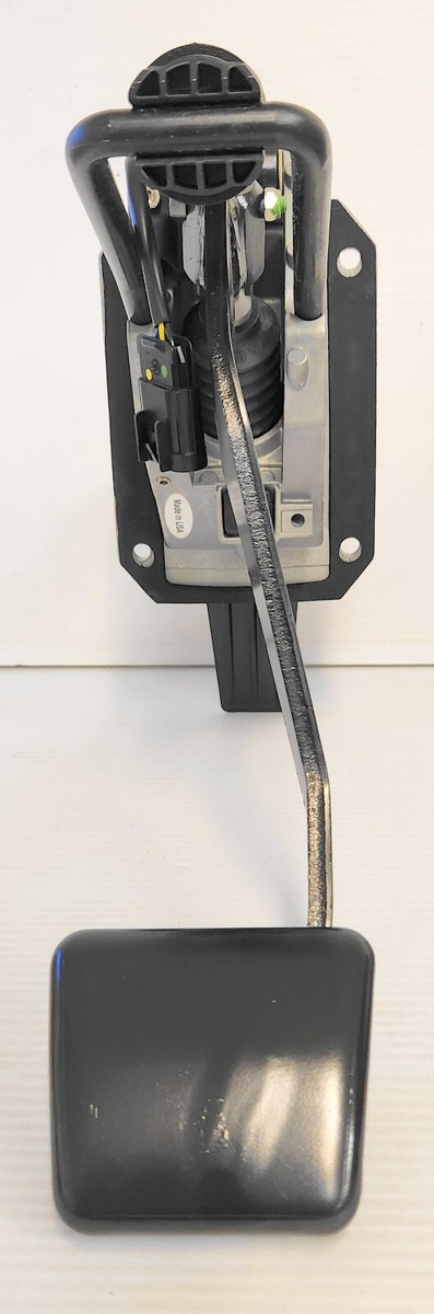 ( ᐢ. ̫ .ᐢ ) Damaged Freightliner CAT Sensor & Plastic Accelerator Pedal