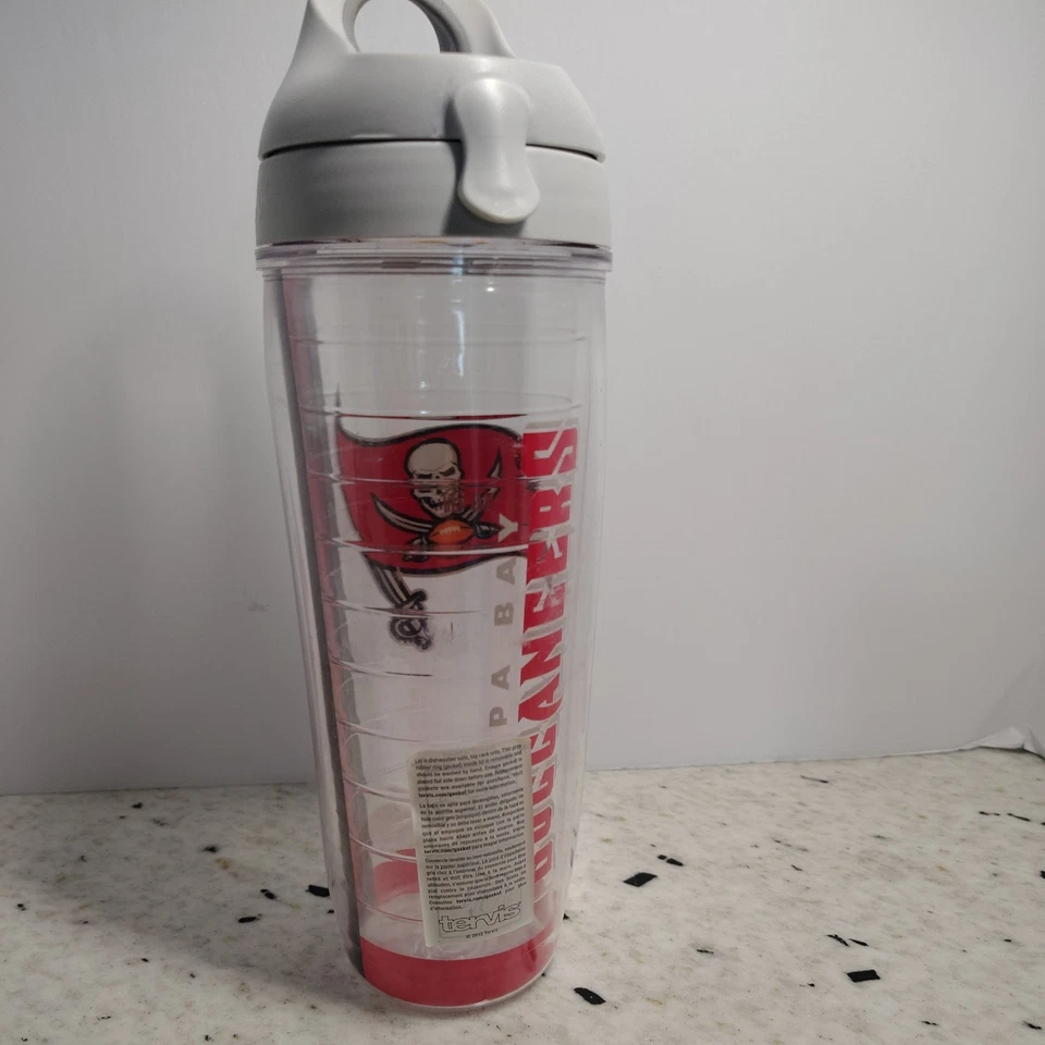 Botella de agua Tervis 24 oz NUEVA Tampa Bay Buccaneers NFL BUCS bandera y envío Foto 3 de 4