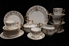 SCALLOPED DAINTY PURPLE FLOWERS ON RUFFLED BORDER GOLD TRIM 22 PIECE DINNERWARE