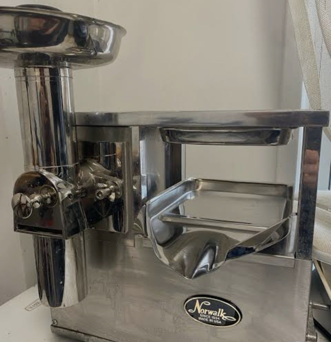 Norwalk MODEL 265s ノーウォーク コールドプレスジューサー NORWALK COLD PRESS HYDRAULIC JUICER 265S WITH ORIGINAL FACTORY BOX