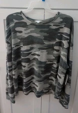 Time And Tru Plus Size Gray Camo Hacci Crew Top XXL (20)