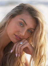 BEAUTIFUL CAMERON BRINK 8X10 Photo