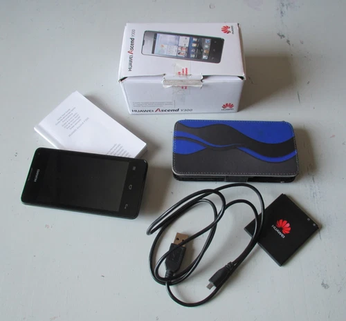 Smartphone Handy HUAWEI Model Ascend Y300-0100 Schwarz 4" 4GB 5 Megapixel OVP