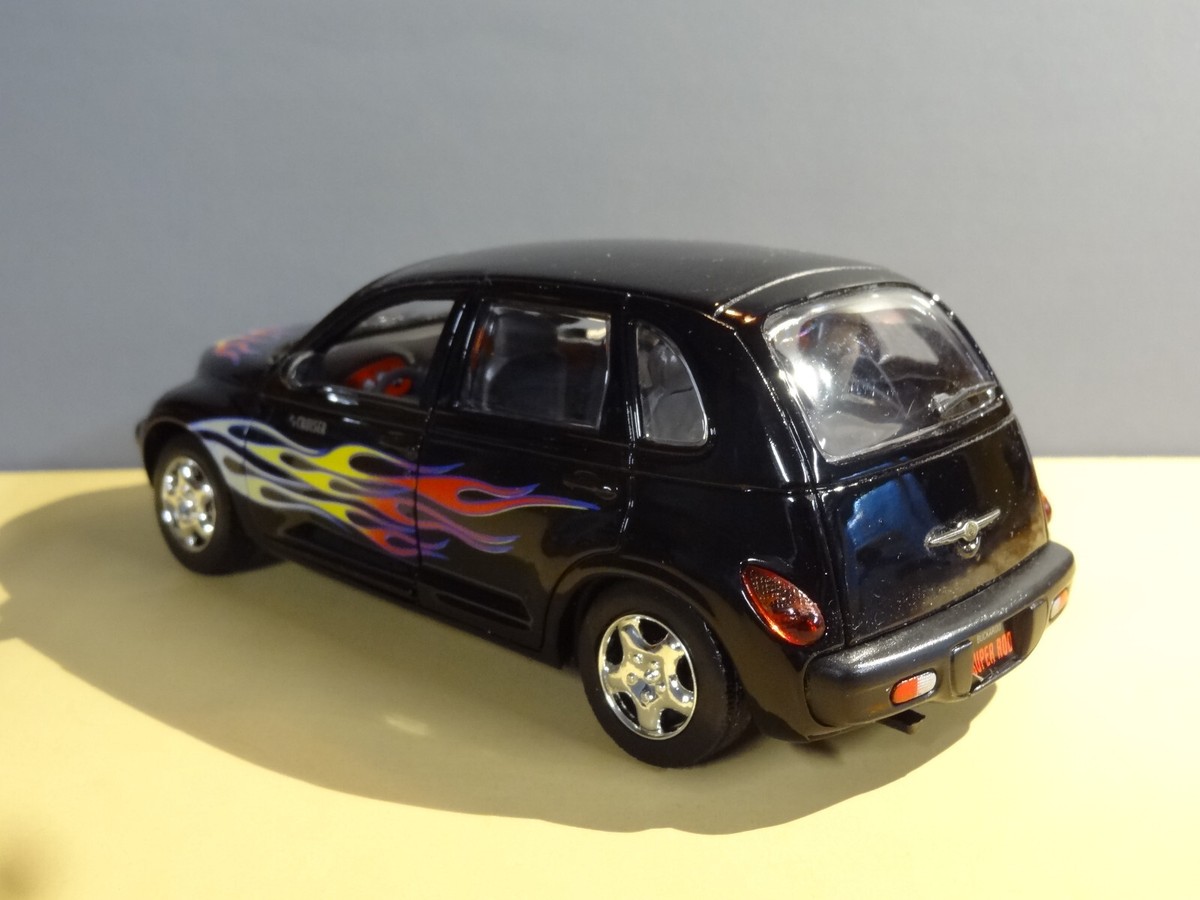 HOT WHEELS クライスラー　クルーザー 2001-2010 CHRYSLER PT CRUISER HOT ROD (BLACK) 1/24 SCALE DIECAST