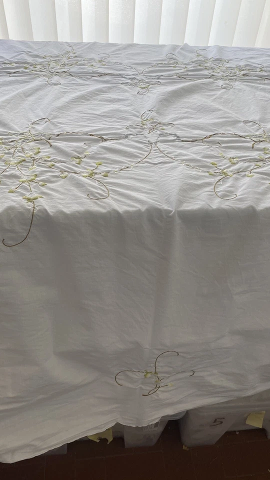 nappe brodée main de fleurs  2.40 m X 1.60 m/634665A1 - Photo 4/4