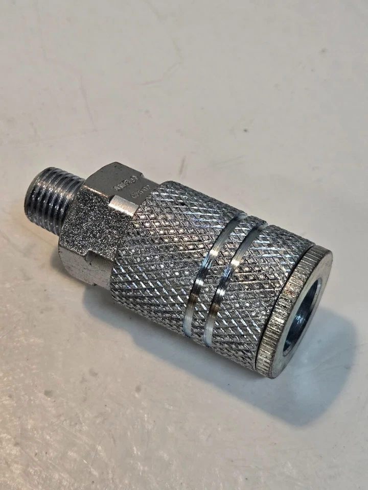 13 Quantity of Amflo C25-02 3/8" Quick Connect Couplers 1/4" NPT (13 Quantity) - Image 3 of 4