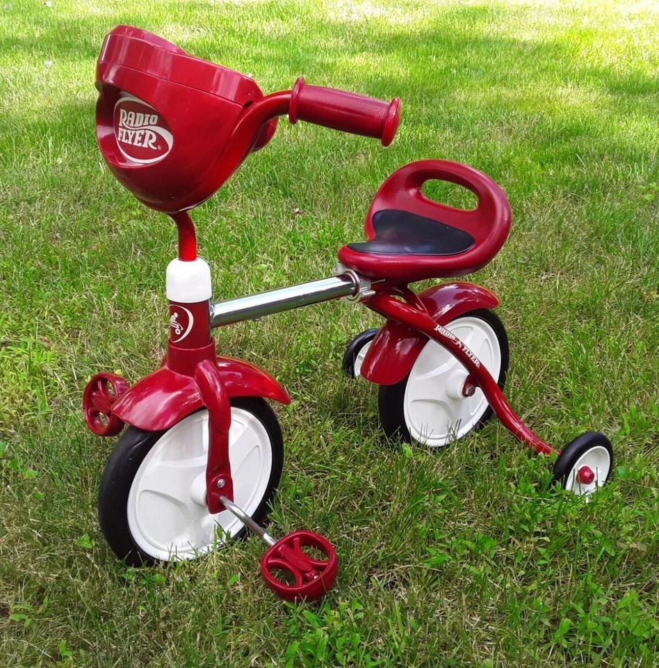 Radio Flyer bicicleta de 4 rodas, luzes e sons elétricos, descontinuado, Ex. Cond. - Imagem 4 de 4