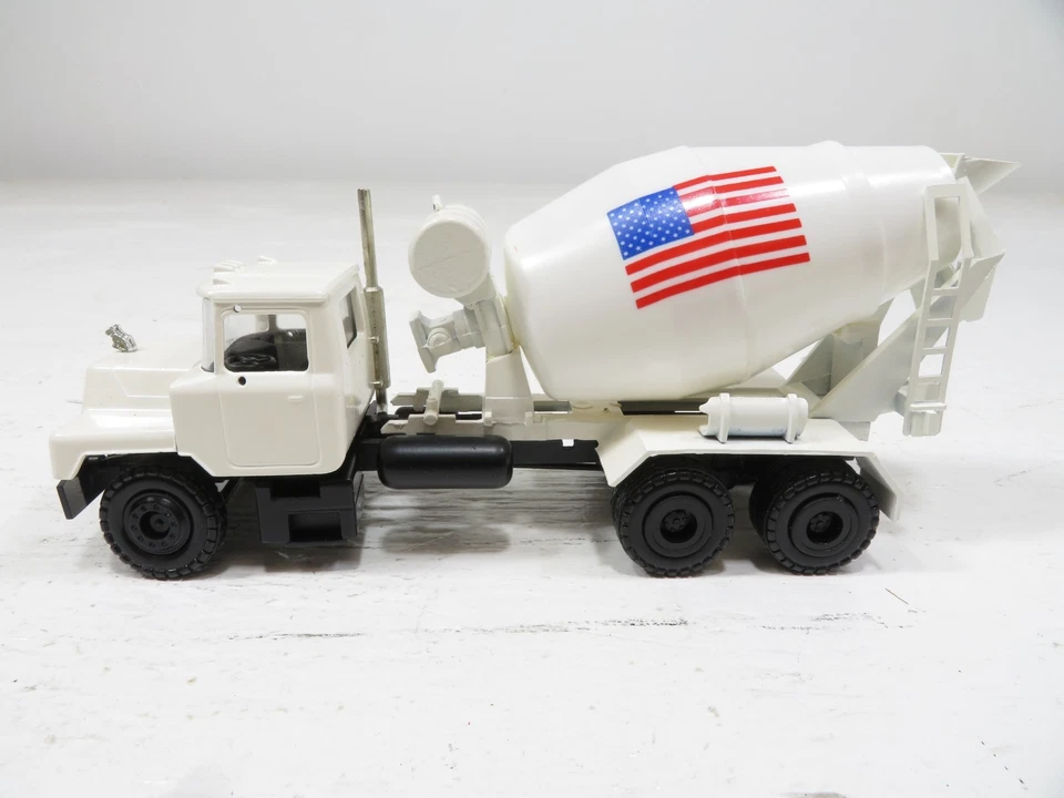 Camión de hormigón y cemento Conrad 3684 Mack Putzmeister LN Foto 4 de 4