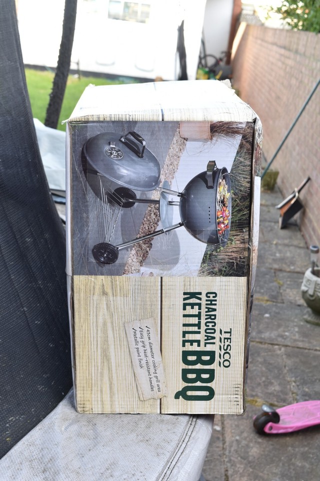Brand New in Box Tesco Charcoal Kettle 43 cm BBQ eBay
