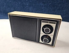 VINTAGE General Electric GE Radio Model 7-4005 Beige tested works see photos VGC