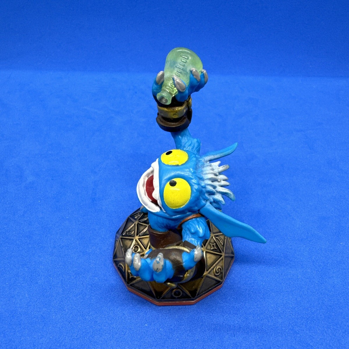 Lightcore Pop Fizz Skylanders Giants Figure Holding Potion Bottle
