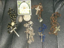 RELIGIOUS ITEMS. ROSARIES, MEDAL, COIN