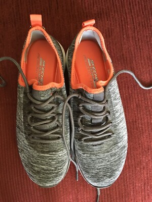 Skechers (Bob's) - Ladies Memory Foam Lace-Up Sneakers - Pre-owned - Size 8