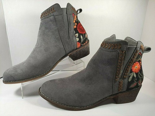 Sz 8.5 Embroidered Heel Suede Boots 