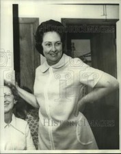 1972 Press Photo Mrs. A. J. Seeling at Block Party in Harahan, Louisiana