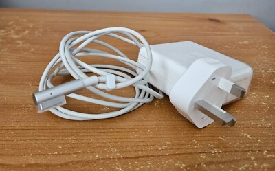 Apple 60W MagSafe Power Adapter