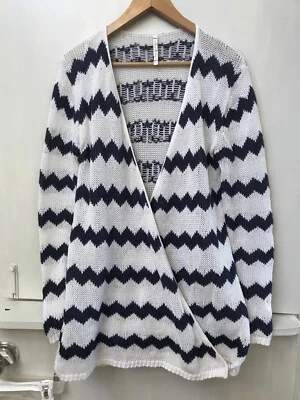 WILLOW & CLAY White Blue Chevron Snap Front Crossover Wrap Sweater Size S Small - Image 1 of 3