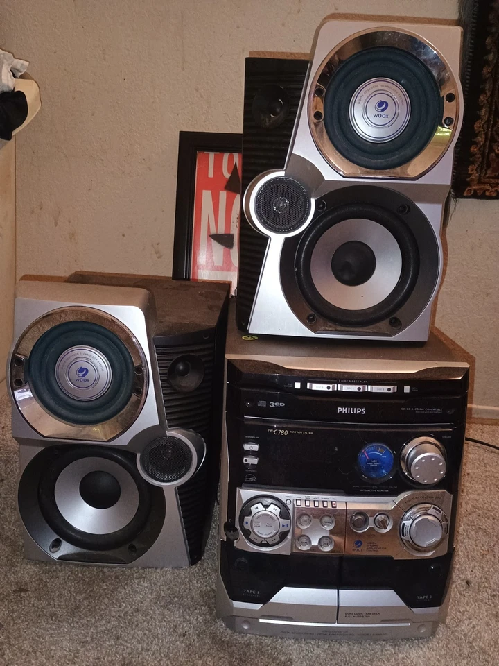 Sistema estéreo mini HiFi Phillips Magnavox FW-C10/37 con cambiador de 3 CD/disco Foto 2 de 3