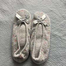 Isotoner Women's Slippers. X-Large