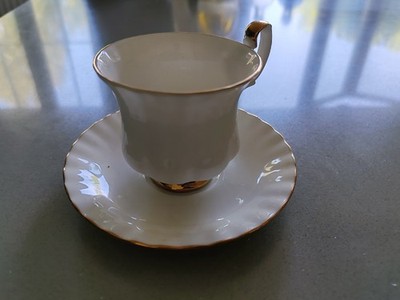 Vintage Royal Albert Val d'or Goldrand Weiß Montrose Form Teetasse Untertasse Duo