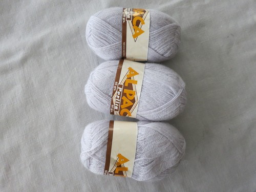 Lot of three (3) Skeins of Perlita Alpaca Knitting Yarn, Color 8105 Light Gray - Afbeelding 2 van 9