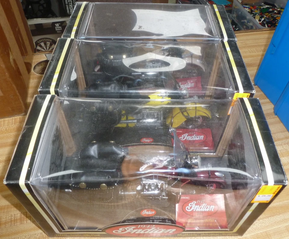 LOT OF 3 Tootsie Toys 1942 Indian Motorcycle 442 Die-Cast WITH SADDLE BAGS 1996 - Image 4 of 4