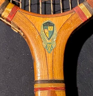 Antica racchetta da tennis in legno datata 1925 Narragansett ALL VARSITY decalcomania insolita