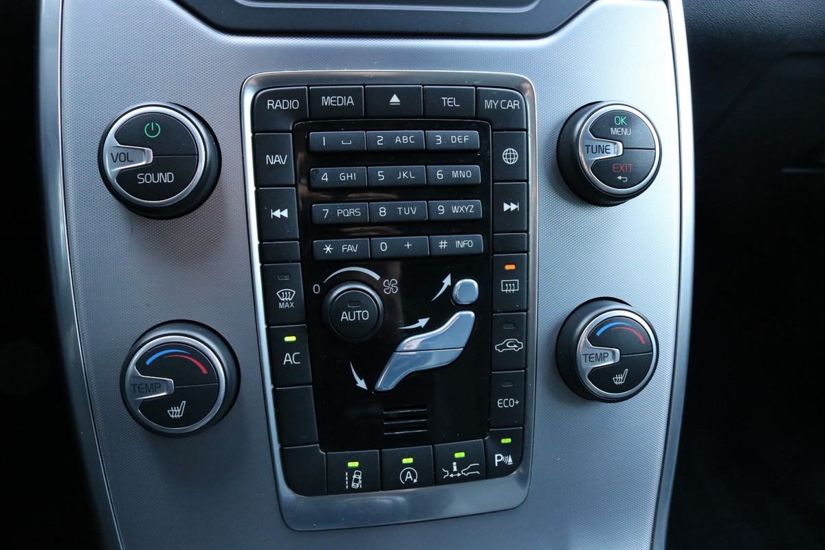Volvo V70 2,0 D3 150 Momentum Eco aut.