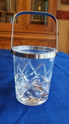 Seau à glaçons en cristal taillé avec anse en inox. - Photo 1/4