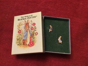Authentic VINTAGE 1990’s PETER RABBIT ENAMEL BUNNY STUD EARRINGS 22 ct  GOLD PLATED 