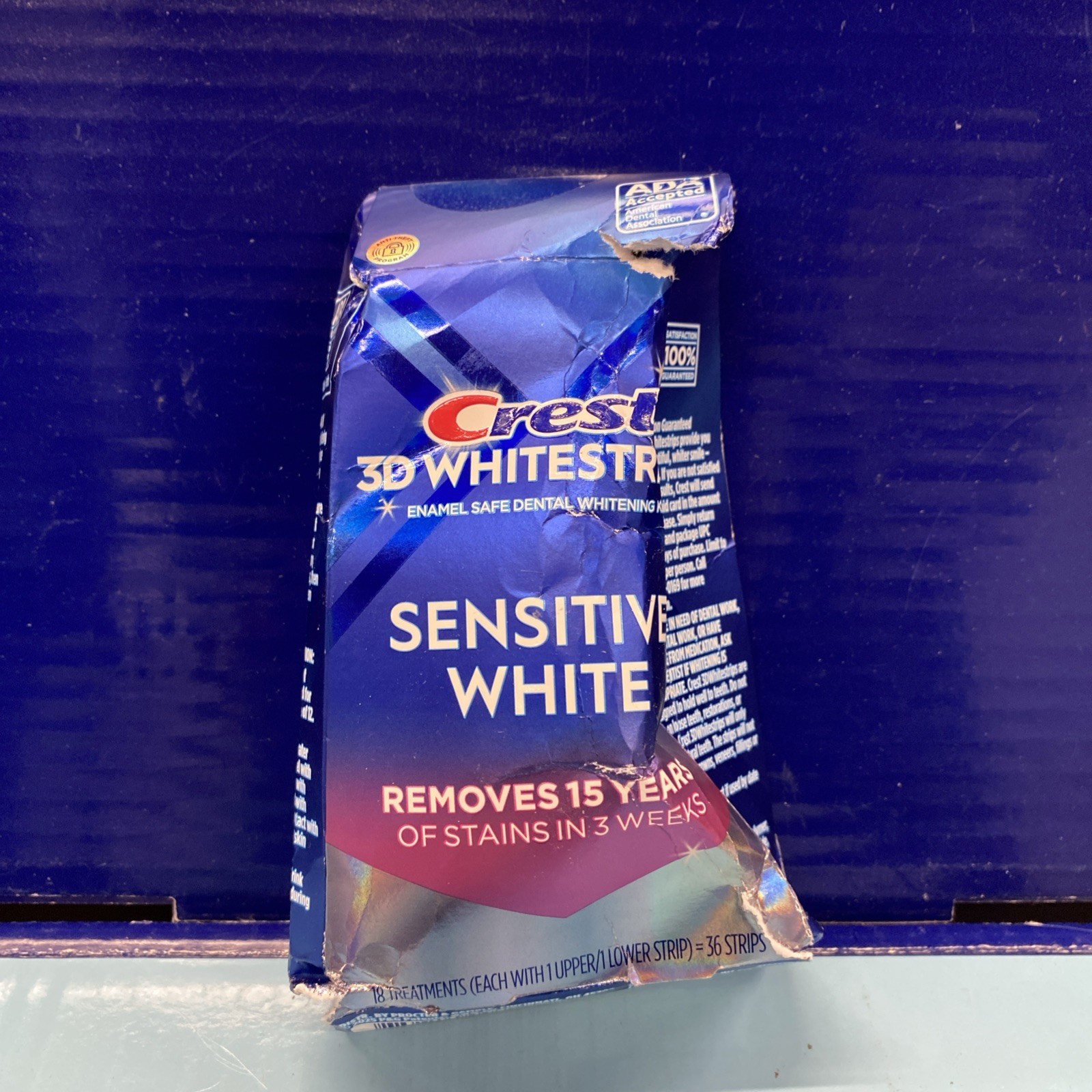 Crest 3D Whitestrips SENSITIVE WHITE 18 Treatment Exp 01-27+ Damaged/Open Box