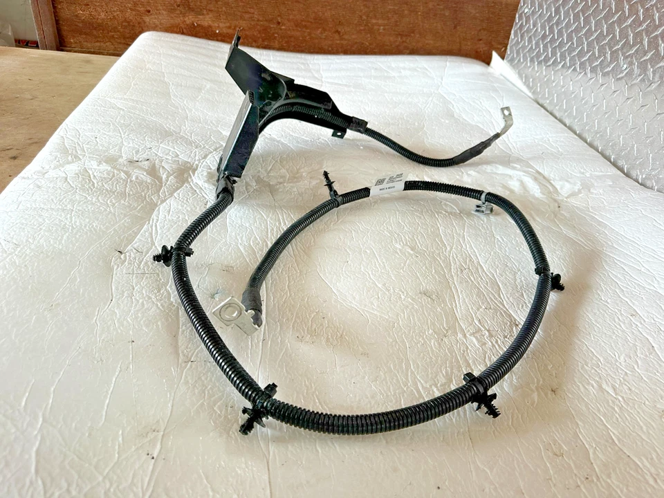 Подлинный положительный кабель GM 2024 GMC SIERRA 2500HD 6,6 л ГАЗ 84890608 - Изображение 2 из 4