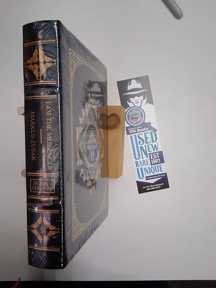 I Am the Messenger by Markus Zusak SIGNED Easton Press Hard Back New/SEALED Foto 4 de 4