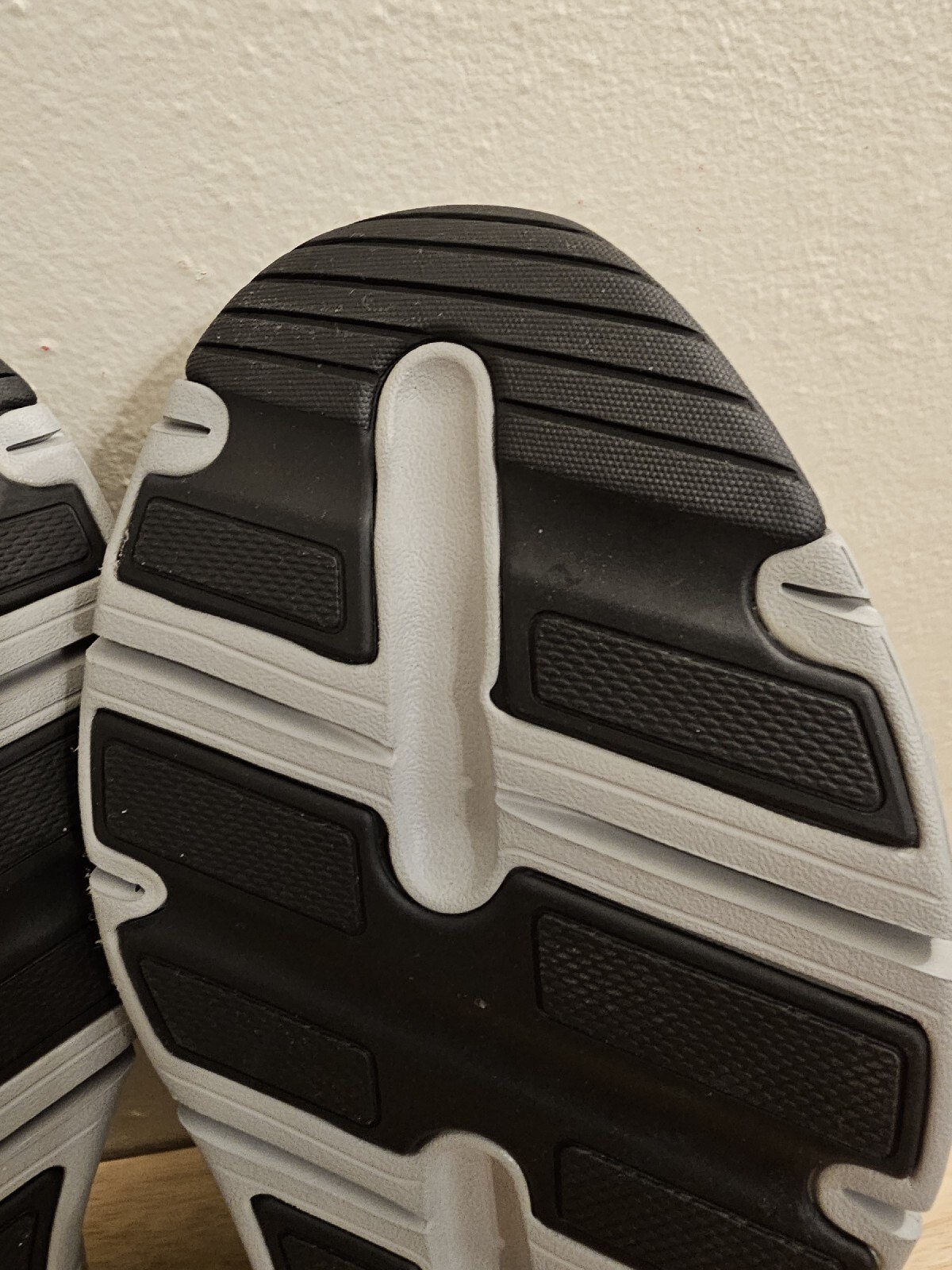 Skechers Air-Cooled Arch Fit Men’s Size 11.5 Gray / Black Slip On Sneakers NWT