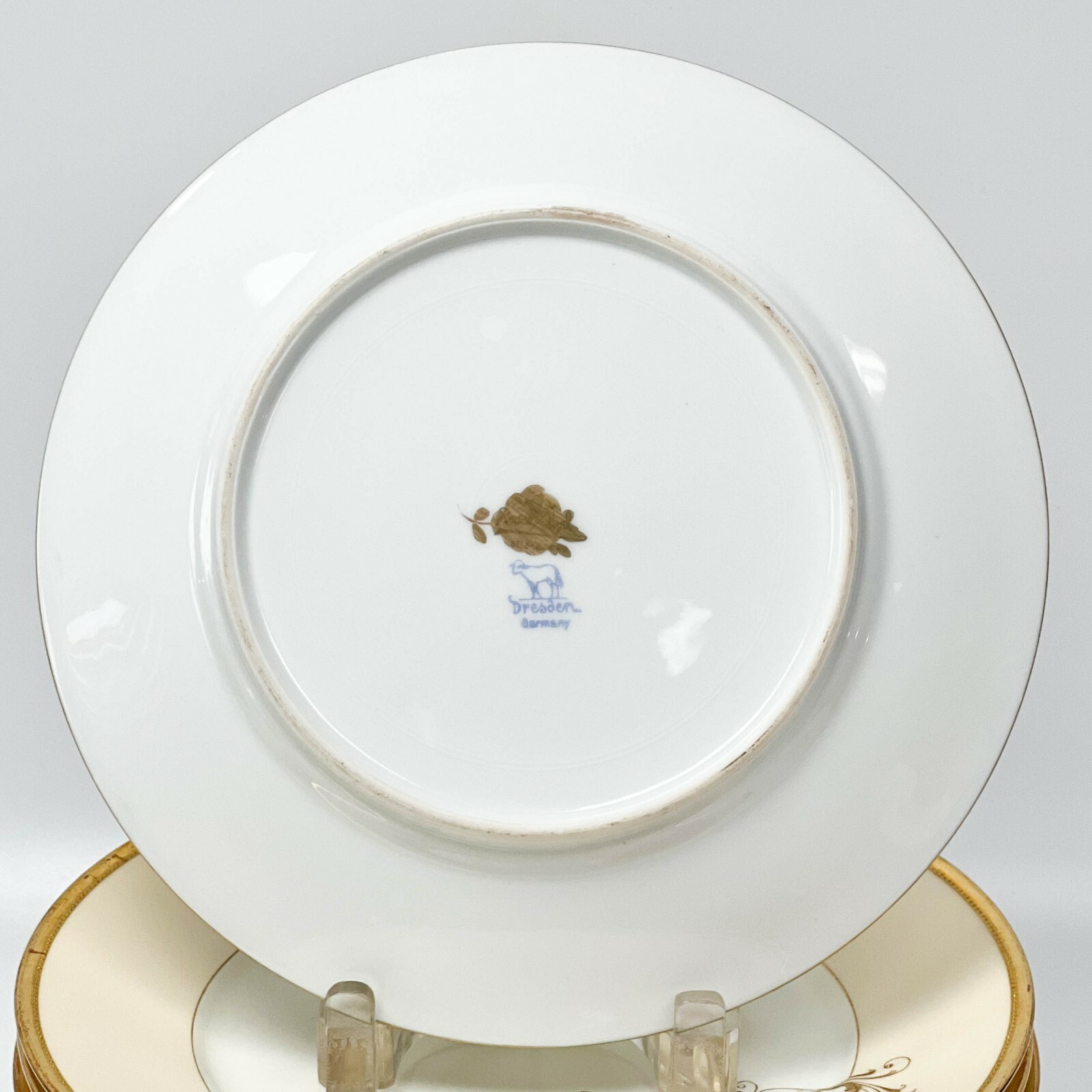 Dekorativer Knochenporzellan-Teller Mit Ständer - Personalisierbar Mit Meeresmotiv