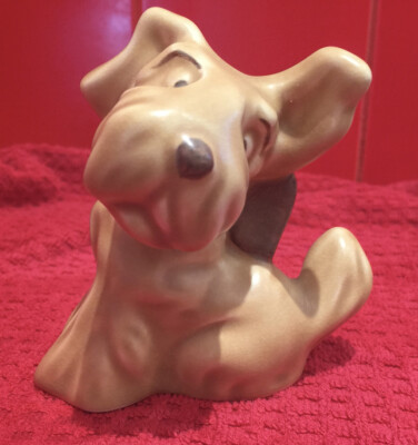 VINTAGE BEIGE SYLVAC GÄNSEBLÜMCHEN HUND sitzend mit BRAUNER SCHLEIFE Nummer 1119 