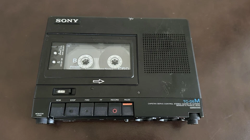 Grabadora de campo casete estéreo Sony TC-D5M con correa para el hombro. PROBADA Y FUNCIONA 💯 Foto 3 de 4