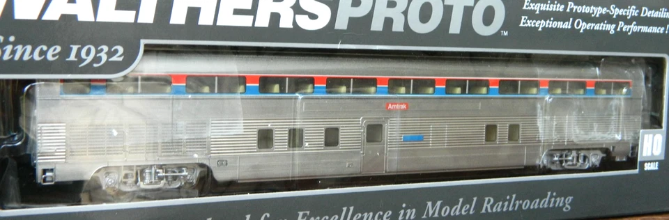 Walthers Proto HO Amtrak Phase 1 85' Budd Hi-Level Coach (Lighted), #920-14311 - Image 3 of 4