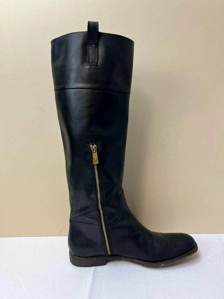 Bota de montar Coach Martta alta cuero negro herrajes dorados punta almendra cremallera al tobillo 9 Foto 3 de 4
