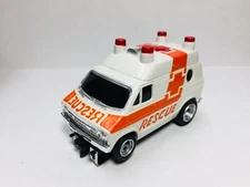 AFX DODGE RESCUE VAN ~ White/Orange   & Auto-World Ultra G chassis Aurora  NEW