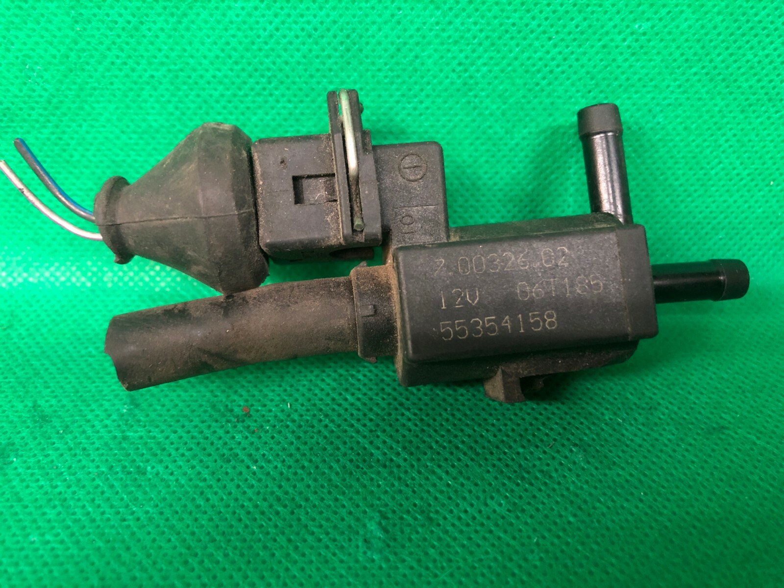 SAAB 93 9-3 2.0 Turbo Air Vacuum Bypass Valve OEM 55354158 