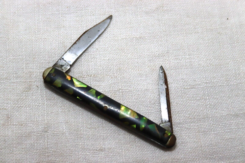 Pocket Kkives Lot of 5 Vintage All 3-3.5" Long with Folded In Blades All Small - Picture 2 of 12