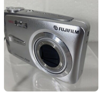 キヤノン　Sketchbook　フィルムカメラ　F650 Fujifilm FinePix F650 6.0MP Digital Camera Silver-No Cord/Chip-FOR