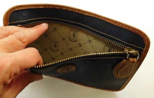 VINTAGE TRUSSARDI Black Leather Attachable Small Flat Zip Travel Purse Clutch - Picture 3 of 3