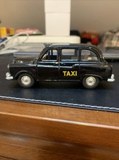 VINTAGE WELLY 9050 DIE CAST EUROPEAN TAXI CAB DOORS & HOOD OPENS