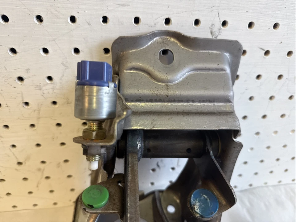 Toyota Tundra 2000-2006 montaje de pedal de freno original OEM Foto 3 de 4