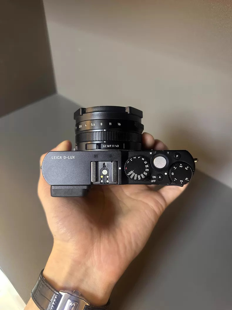 Leica D-LUX (Typ 109) 12.8MP Camera Digital Camera 4/3 CMOS f/1.7