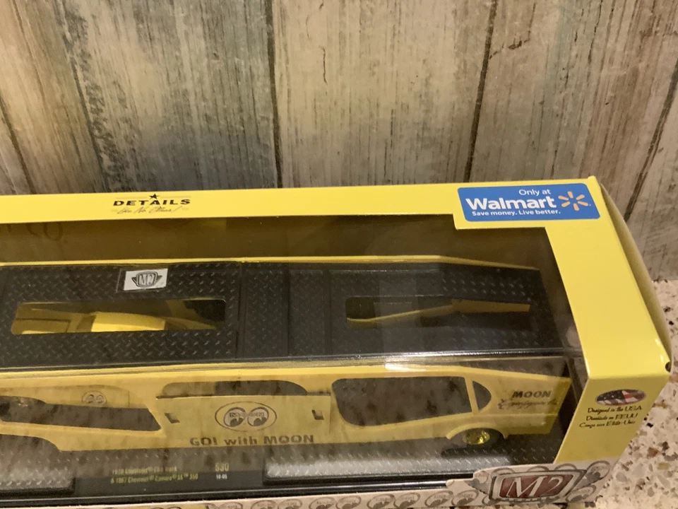 M2 Machines CHASE 1970  Chevy C-60  1967 Camaro SS Car Moon Equipped Auto-Hauler - Image 3 of 4