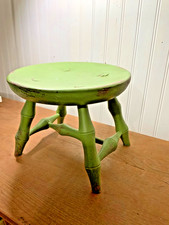VINTAGE SMALL GREEN HANDMADE STOOL MADE BY BILL WALLICK, WRIGHTSVILLE, PA.